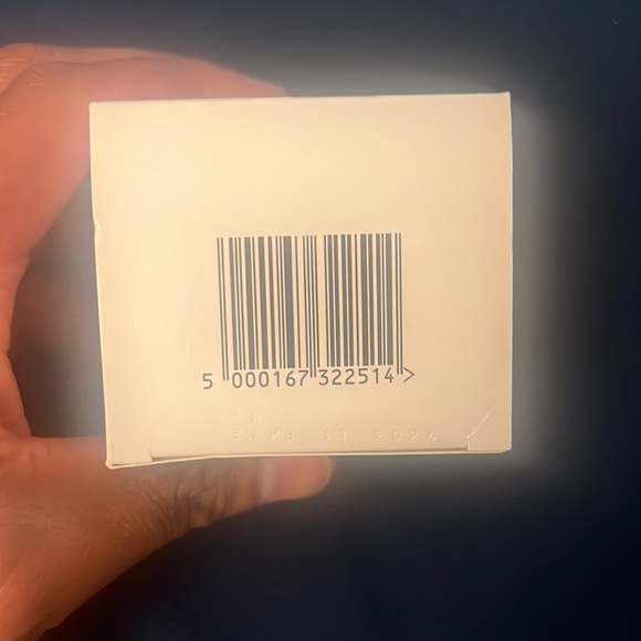 No 7 Restore Renew Face & Neck Multi Action (Fragrance Free) Day Cream SPF 30 - Picture 3 of 3